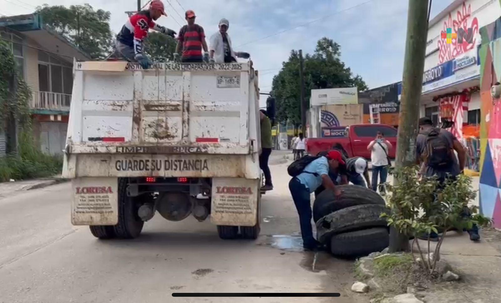 Inicia jornada de descacharrización en Las Choapas para prevenir casos de dengue