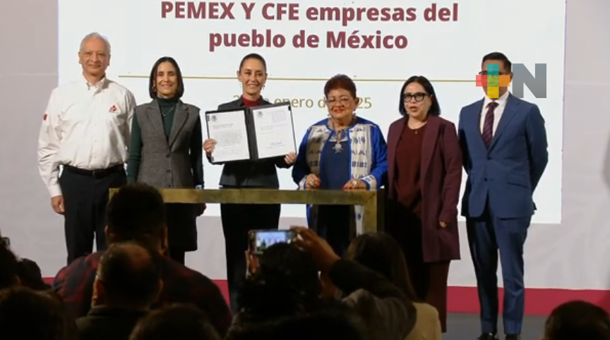 Firma Presidenta decreto de leyes secundarias en materia energética