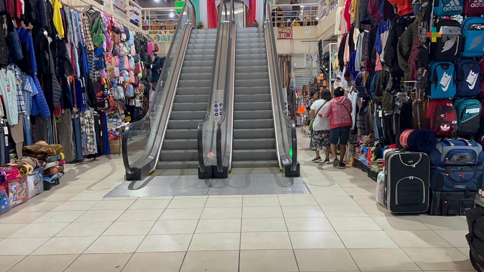 Modernizan mercado de Misantla y le ponen escaleras eléctricas