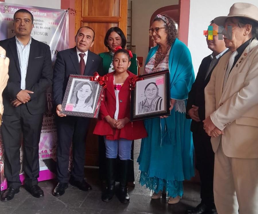Niña exhibe pinturas en Centro Recreativo Xalapeño, ha pintado a la gobernadora