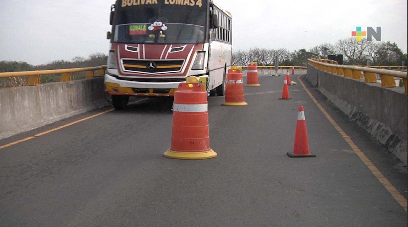 Cierran un carril de puente que lleva a Río Medio en autopista Veracruz-Cardel