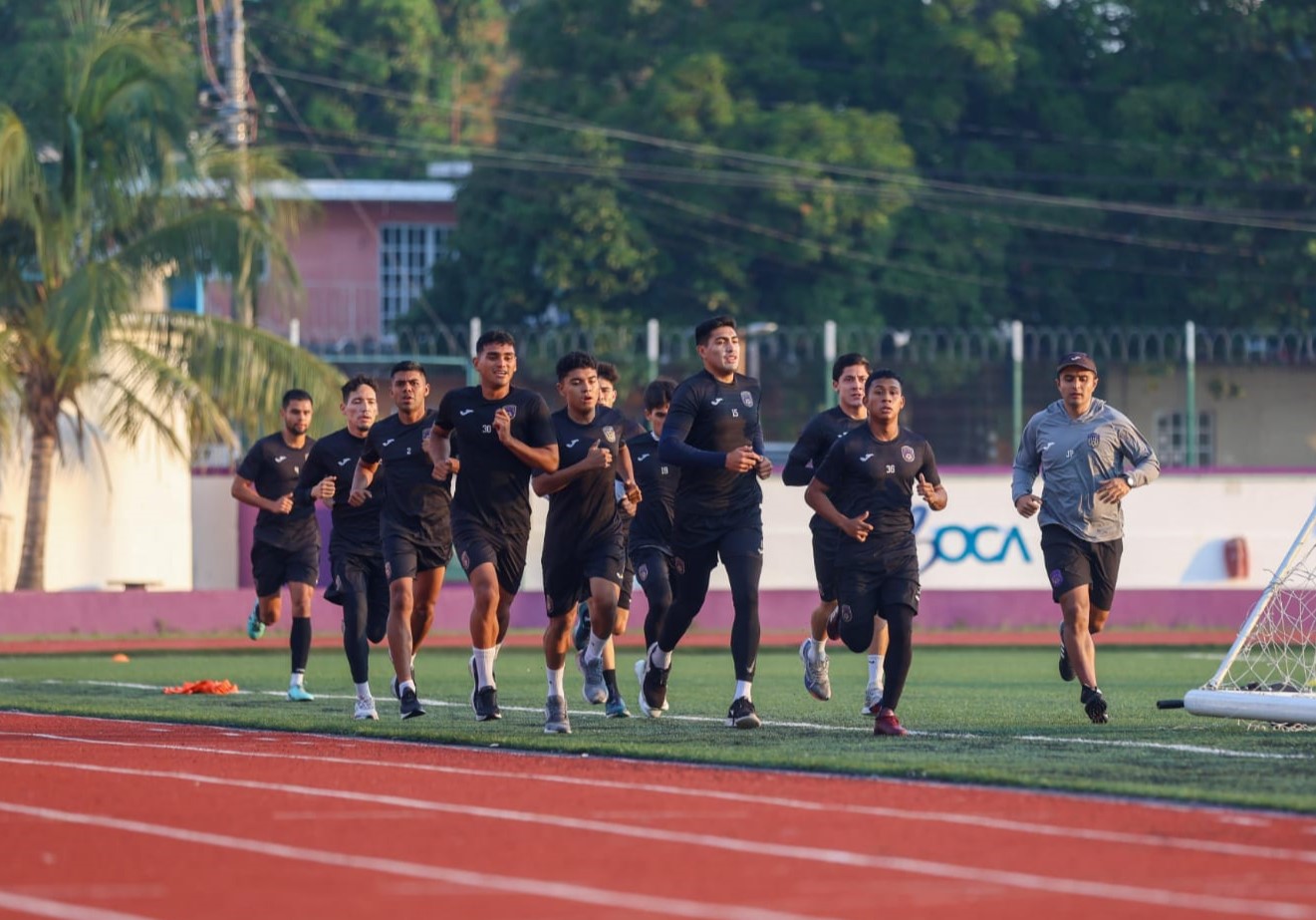 Racing de Veracruz se prepara para iniciar el torneo recibiendo a pioneros