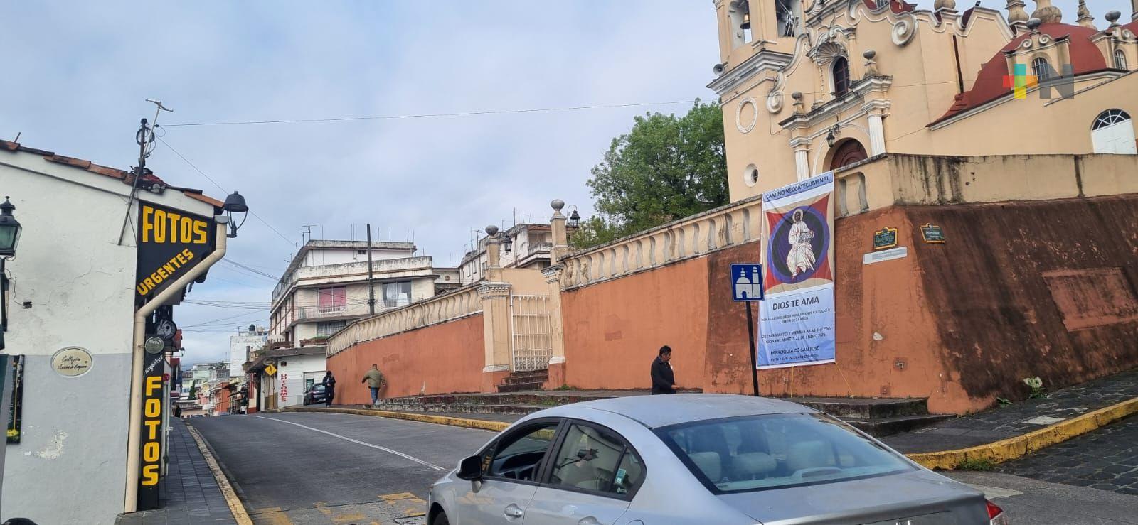 Cielo parcialmente nublado con probabilidad de lloviznas y lluvias por la tarde noche