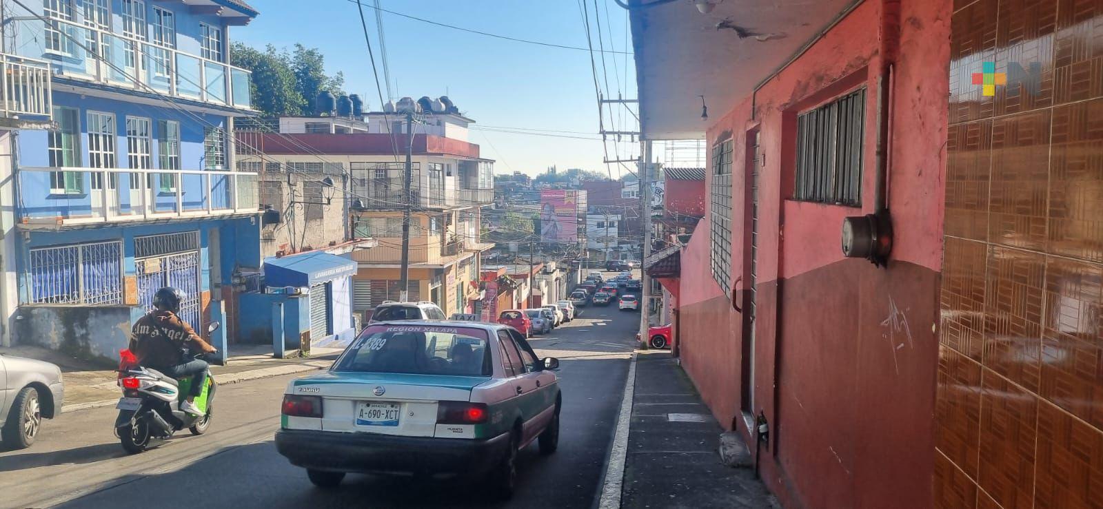 Cielo despejado a medio nublado con probabilidad de lloviznas y neblinas por la tarde noche