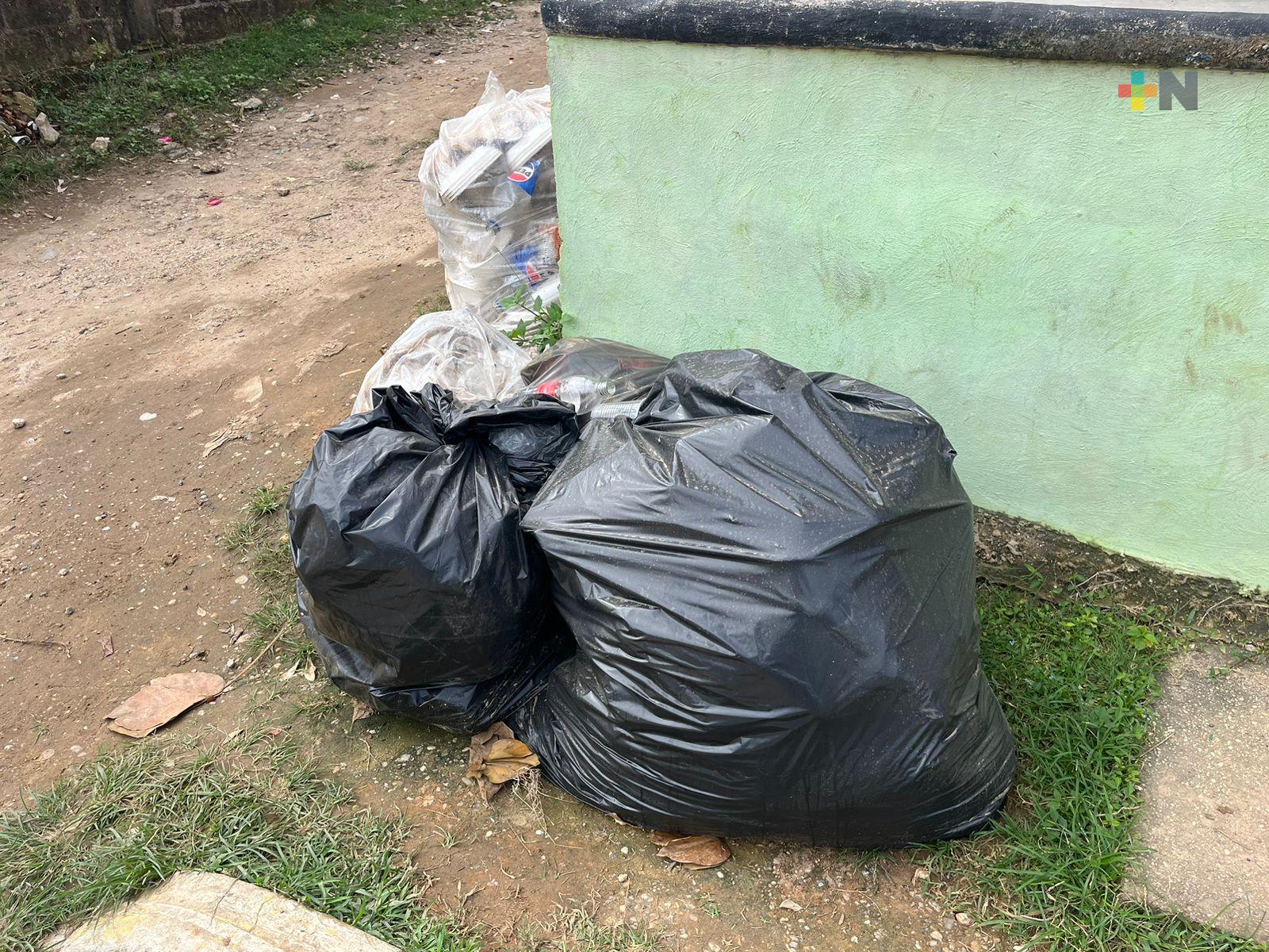 Se cumplen dos semanas sin servicio de recolección de basura en Oteapan