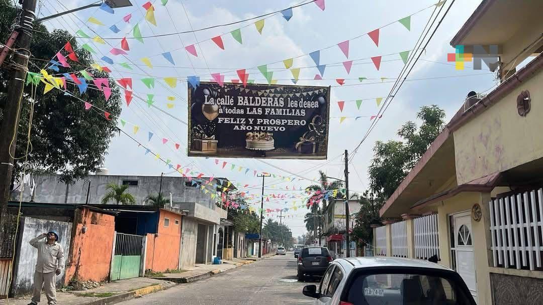 Vecinos adornan su calle para recibir el Año Nuevo en Nanchital