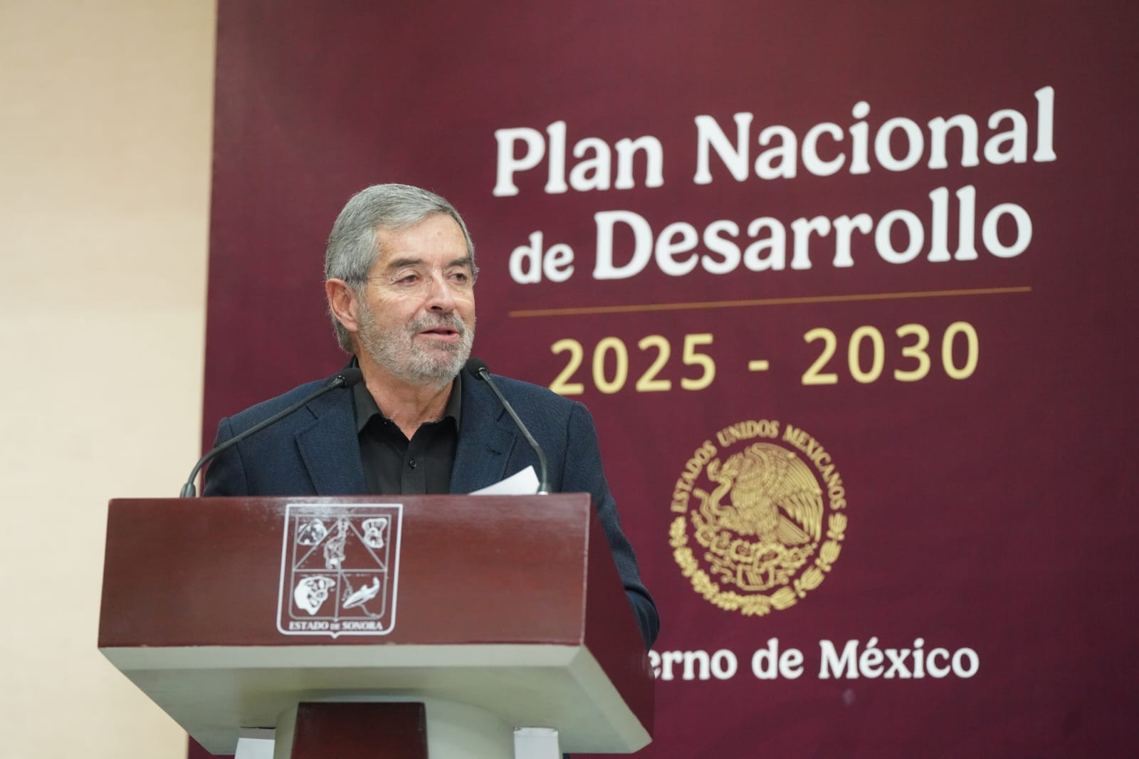 Llama De la Fuente a enfrentar con unidad la defensa de connacionales en el exterior