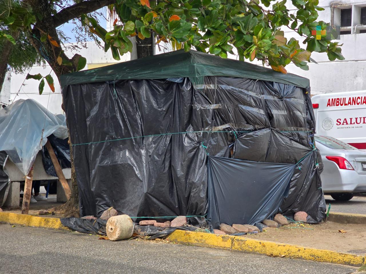 Retiraron refugios improvisados afuera de hospital del IMSS de Coatza