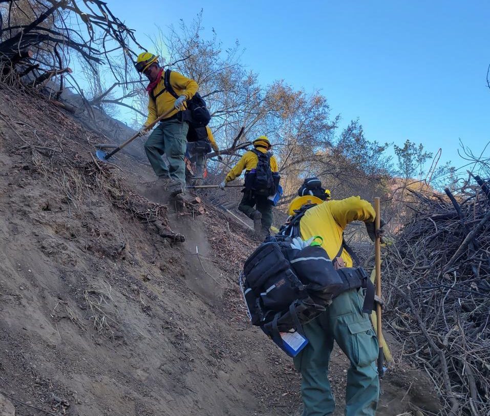 En California, delegación mexicana realiza patrullajes de detección de puntos de calor y remoción de escombros