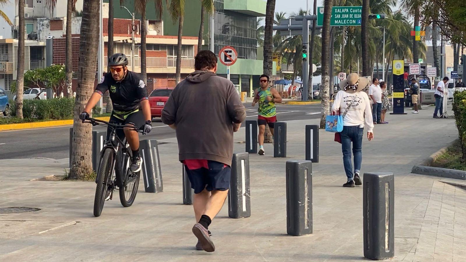 Muchas personas inician el año ejercitándose en el bulevar de Veracruz
