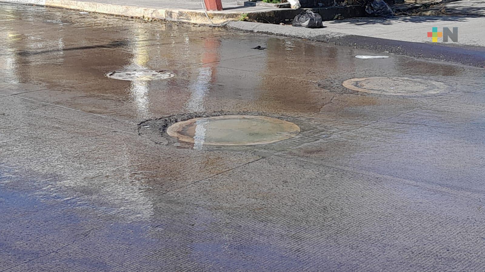 Más de seis meses sin atender fuga de agua en Boca del Río