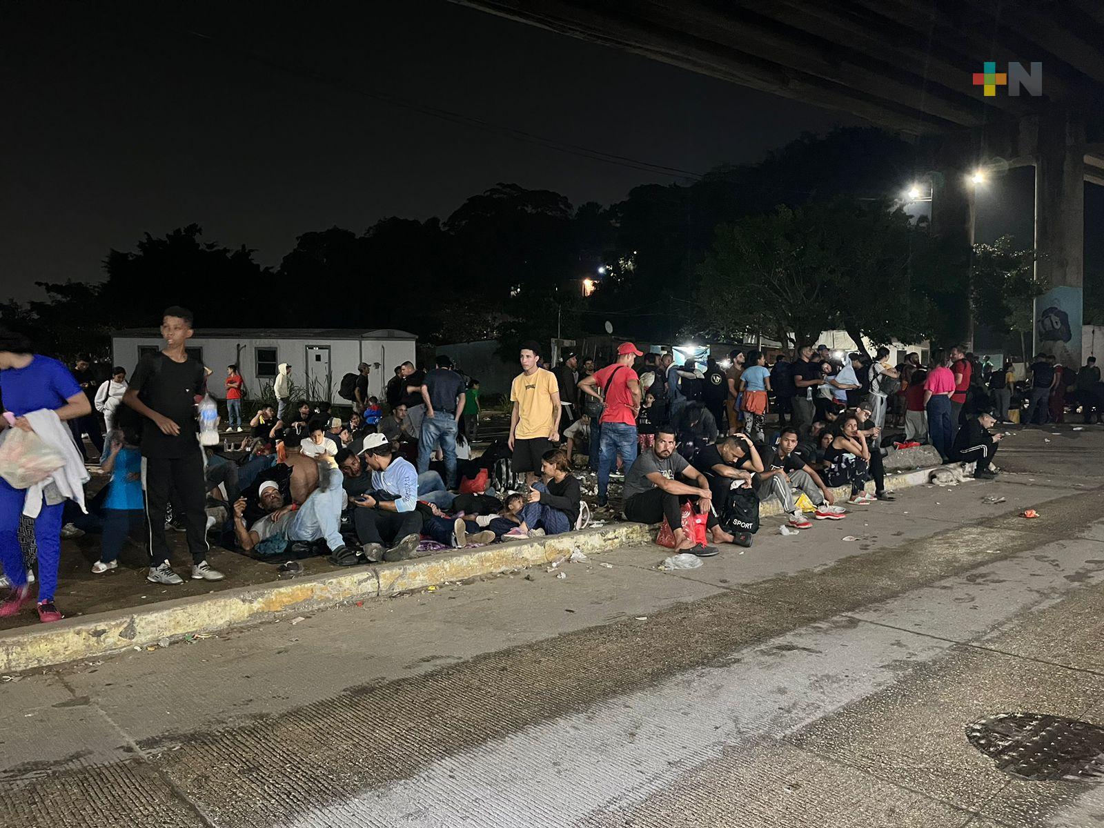 Migrantes varados en el sur se apresuran a llegar a EUA antes de cambio de presidente