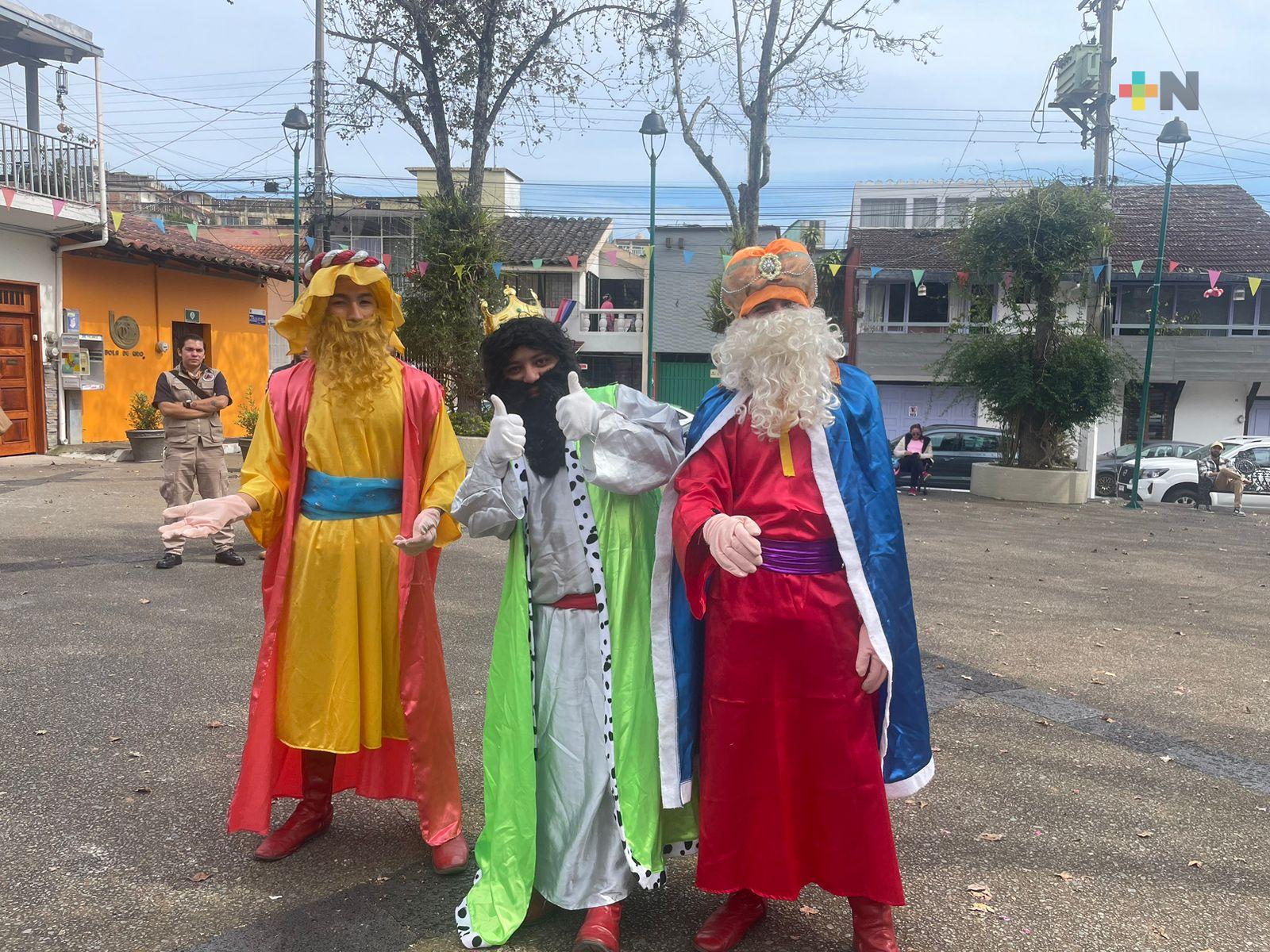 Reyes Magos recorren zona centro de Xalapa