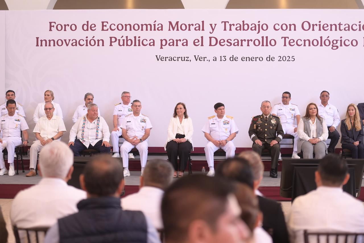 Asiste Rocío Nahle a Foro de Economía Moral y Trabajo en Museo Naval de Veracruz puerto