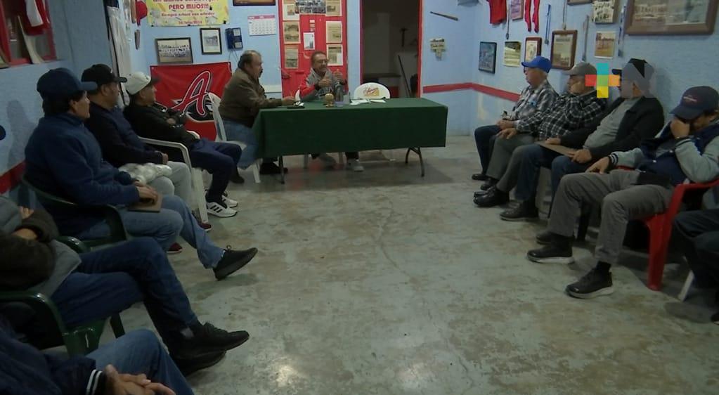 Se reanuda torneo de béisbol de veteranos