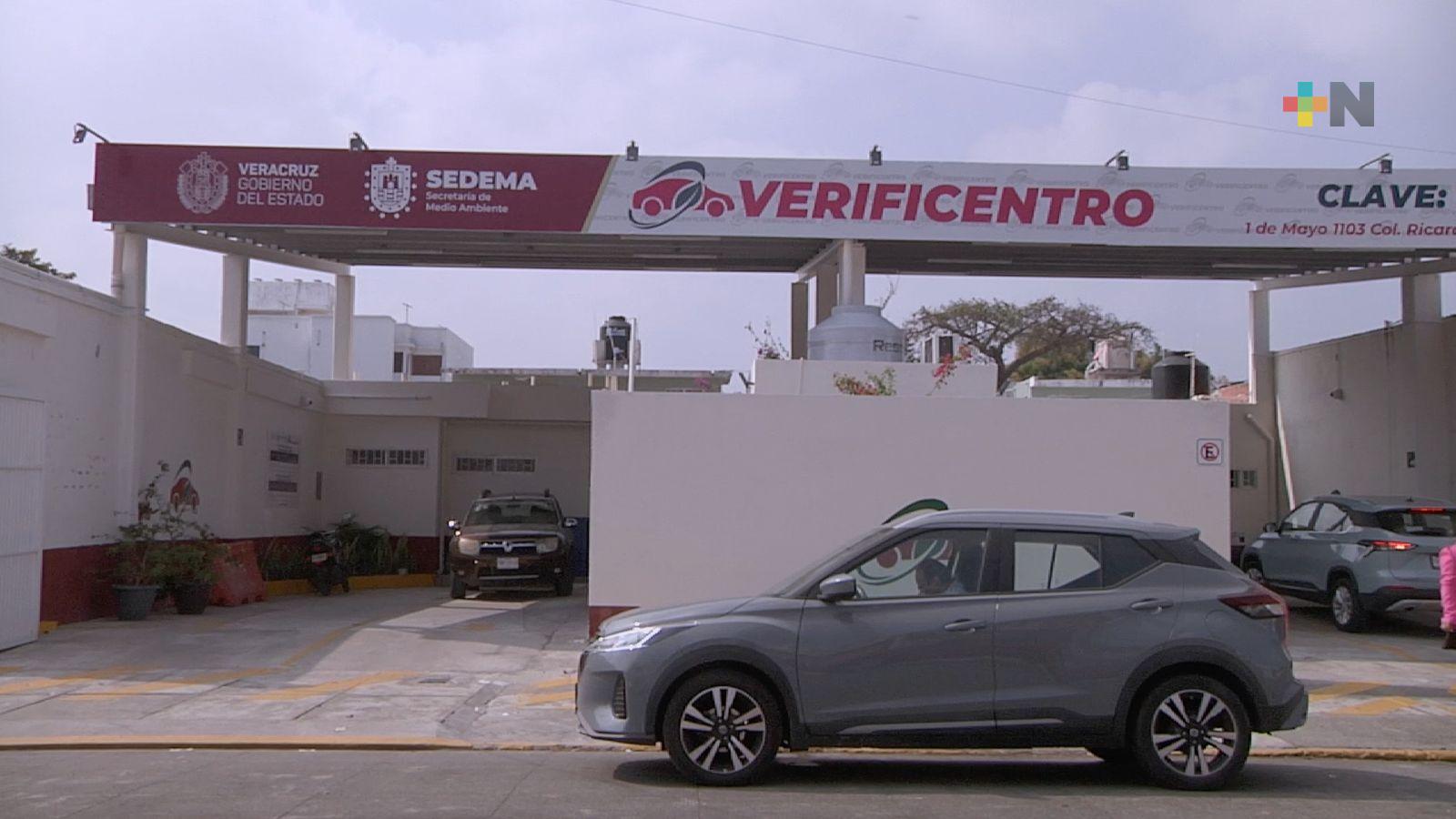 Invitan a xalapeños a realizar verificación vehicular
