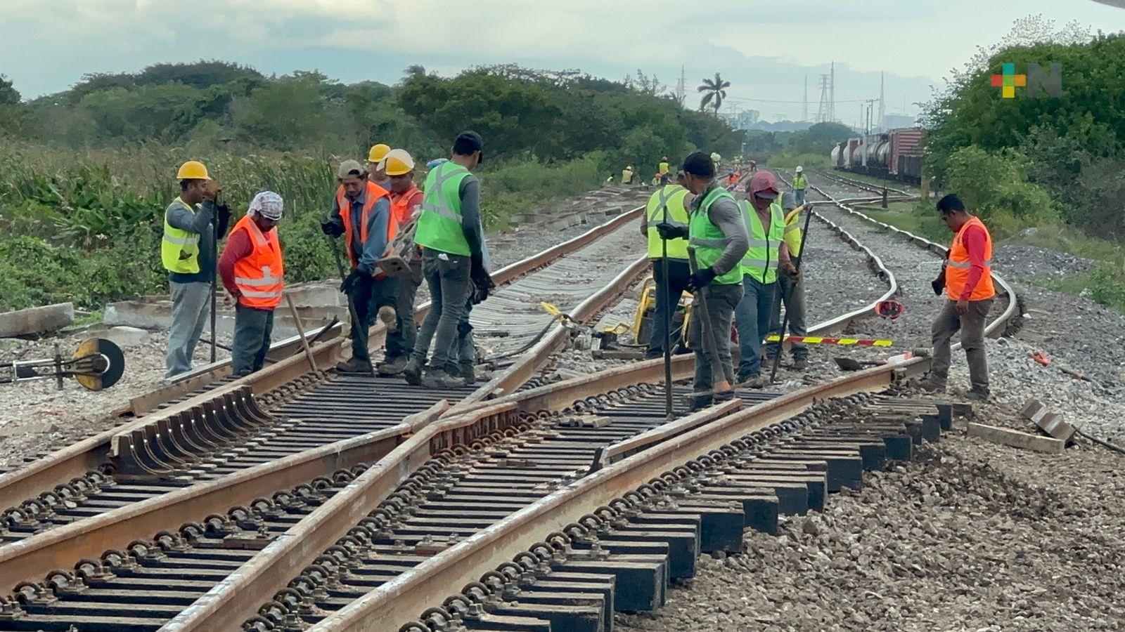 Rehabilitan vías de tren que conecta a Coatzacoalcos con Palenque, Chiapas