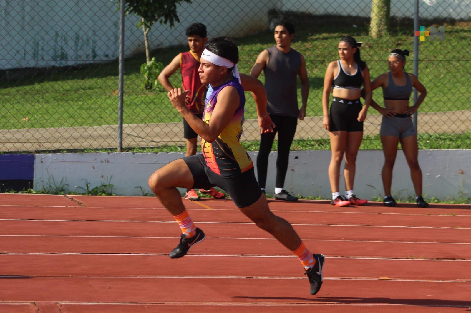 Obtienen buenos resultados atletas de Coatza en fase regional de Juegos Conade