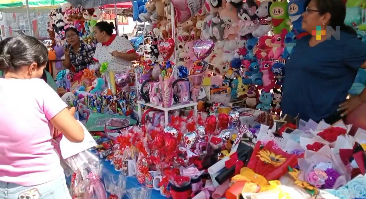 Por 14 de febrero se instalan comerciantes en centro de Coatzacoalcos