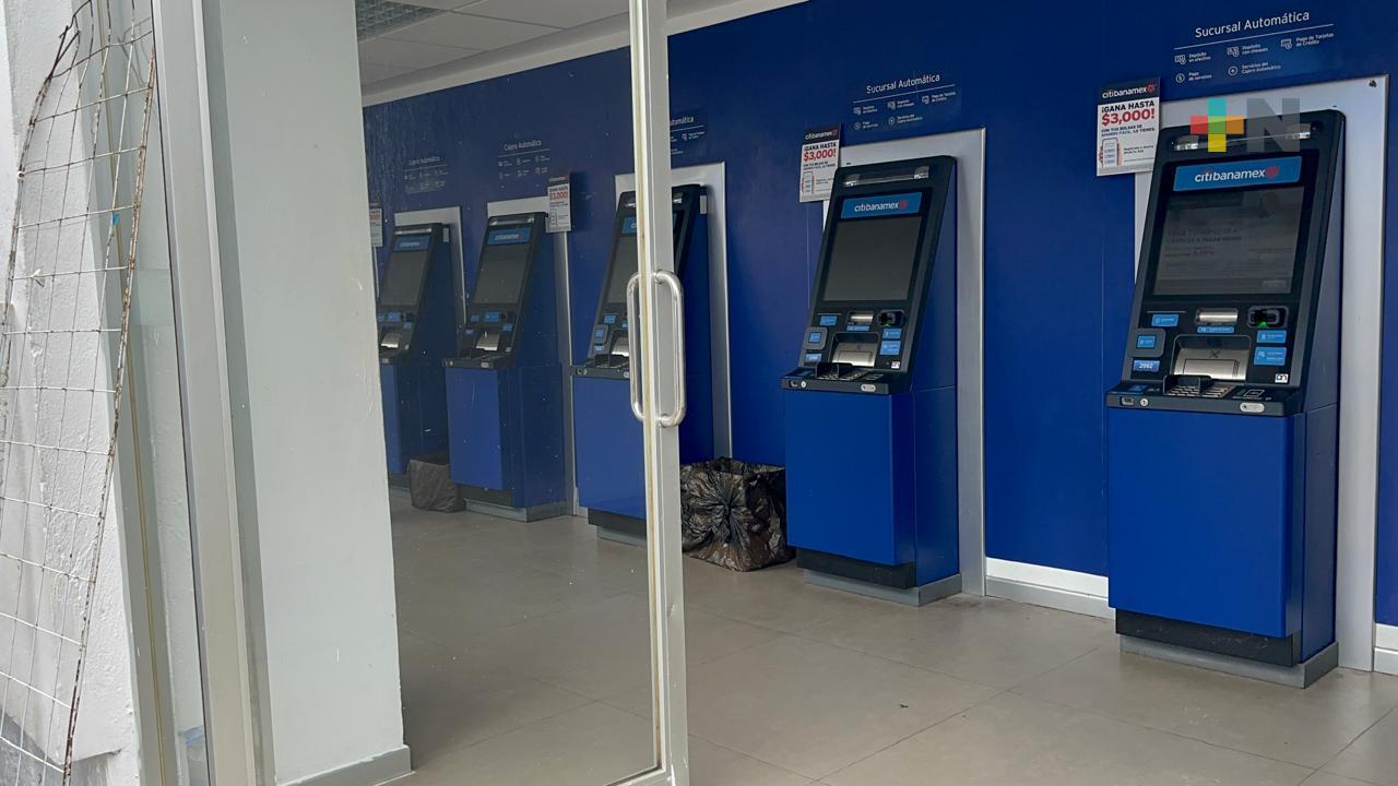Policía de Coatzacoalcos ofrece servicio de acompañamiento a usuarios de bancos