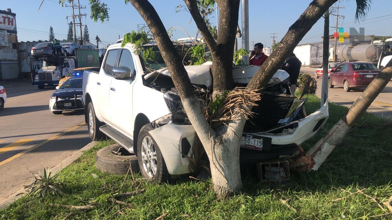 Chocó, huyó y fue detenido después de estrellar su auto contra un árbol