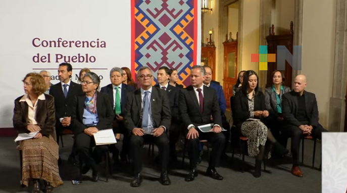 Acompañada de científicos, Sheinbaum presenta proyecto de centro de diseño de semiconductores
