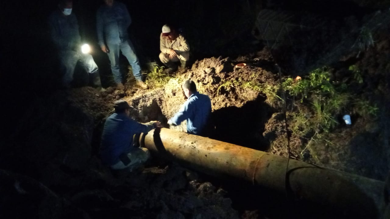 Concluyen trabajos de reparación en línea de conducción de Acayucan