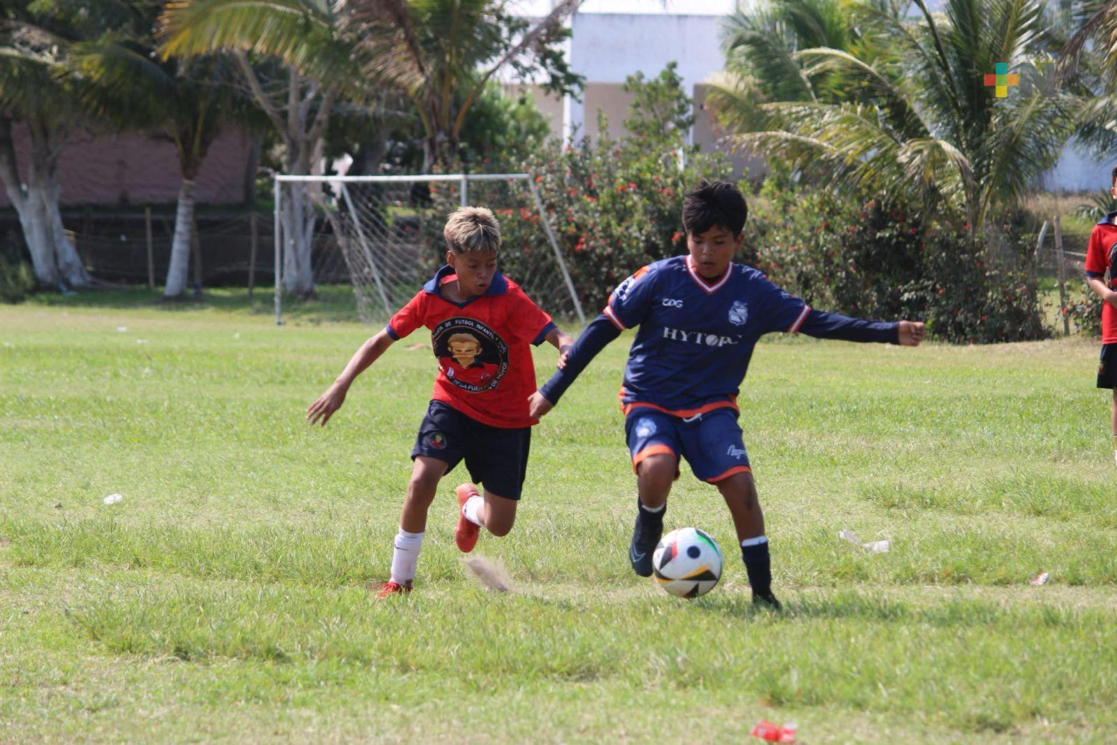 Por iniciar actividades en academia Delfines de Coatzacoalcos
