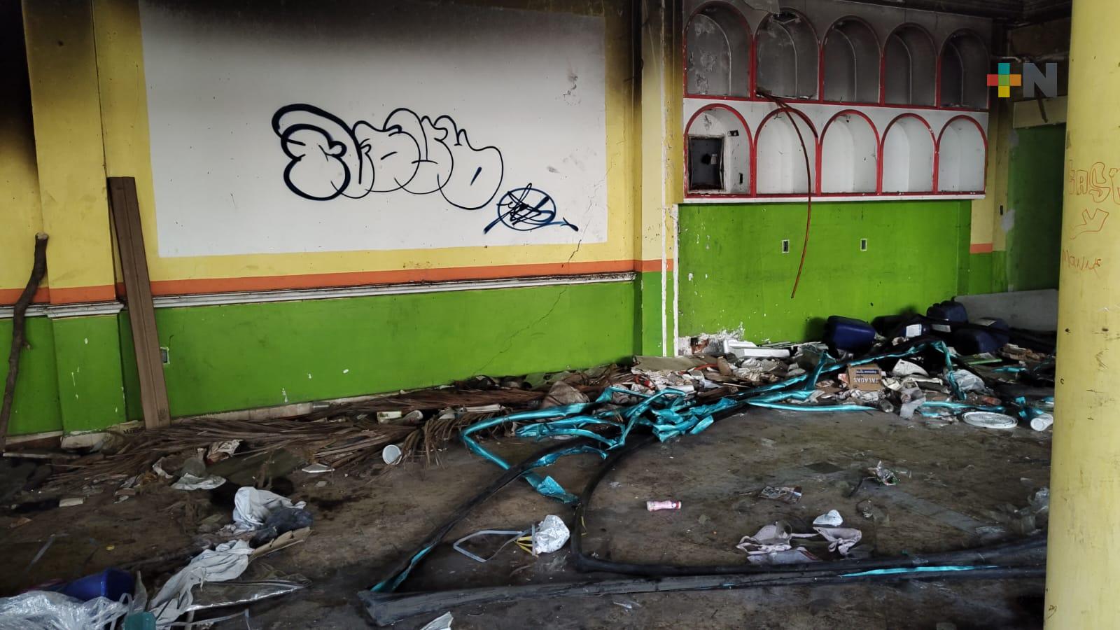 Edificio abandonado en municipio de Veracruz se convierte en foco de infección