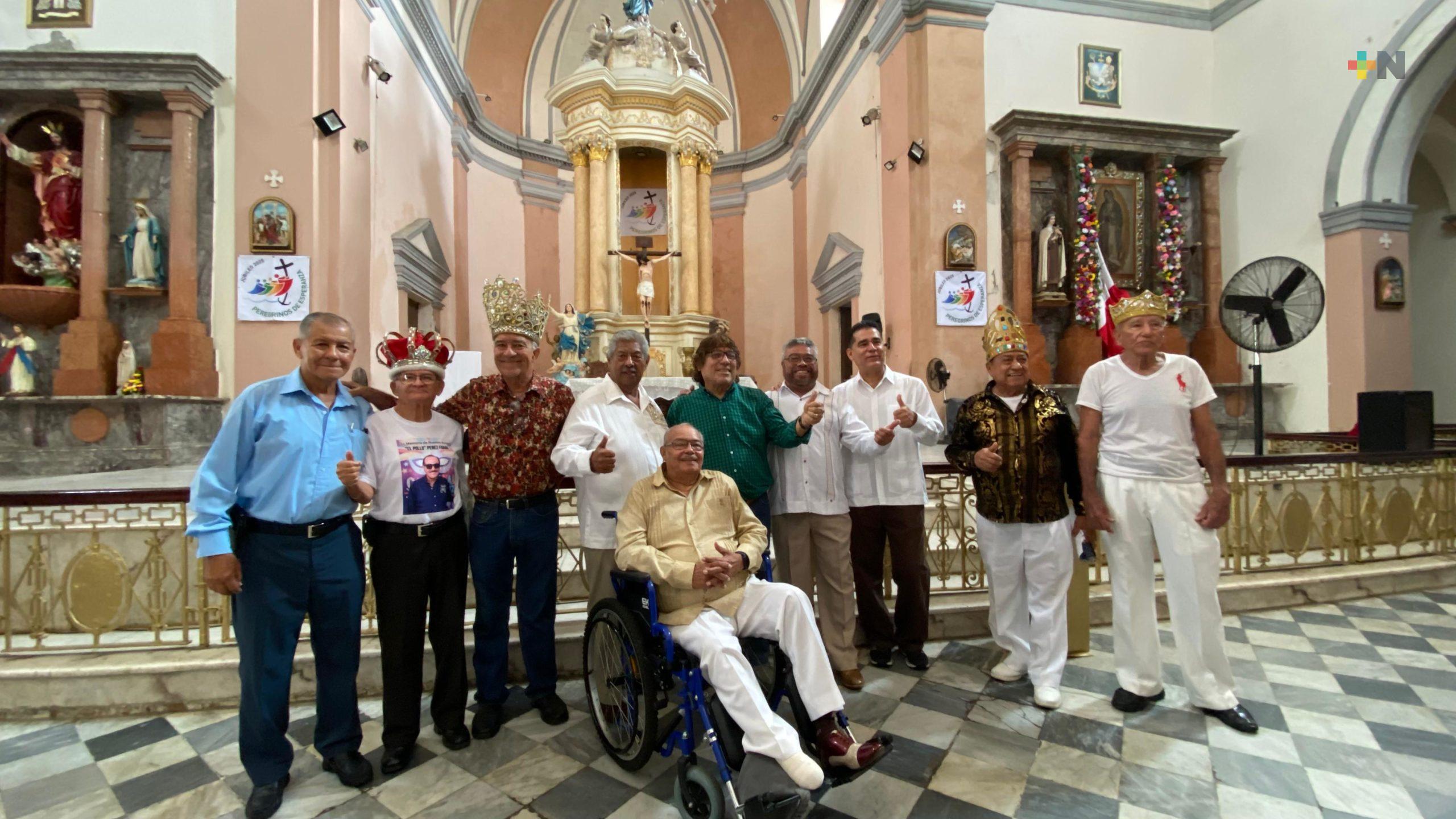 Exreyes del Carnaval de Veracruz celebran misa anual en su honor