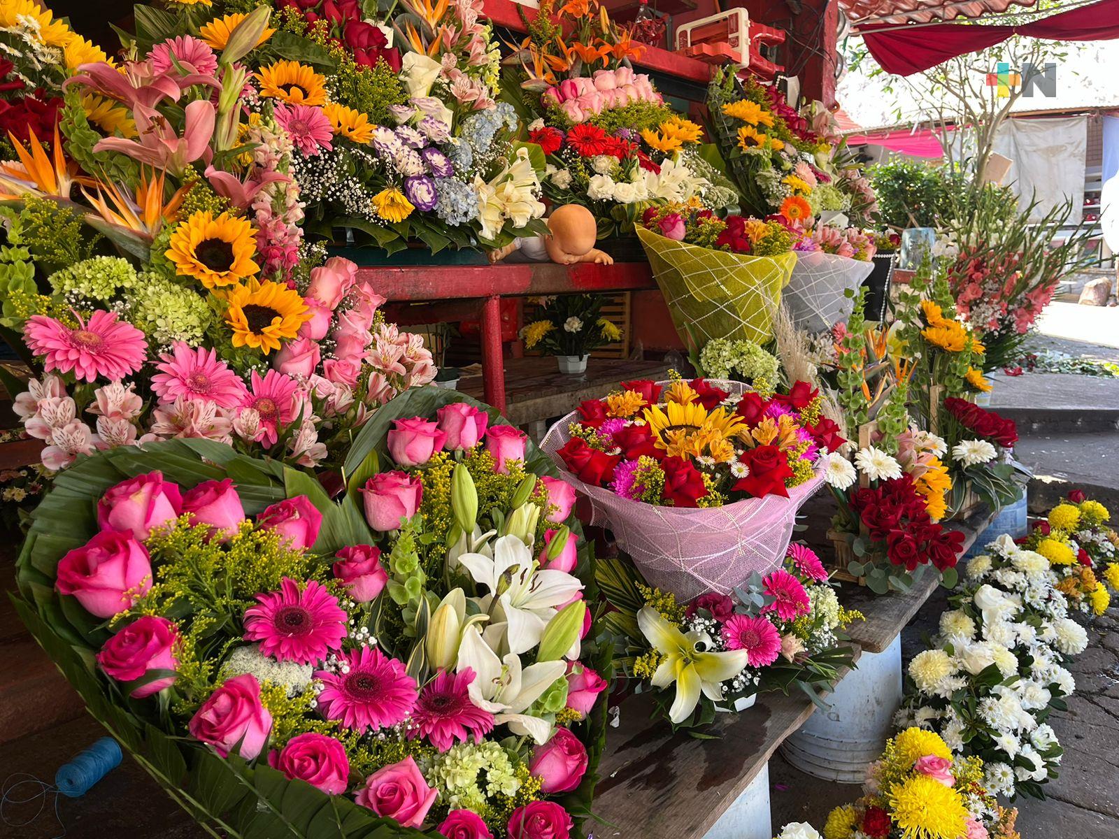 Cercanía del Día del Amor y la Amistad hace subir precio de flores en Coatza