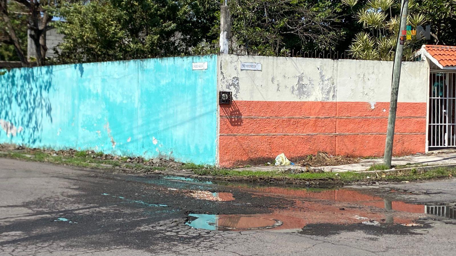 En colonia Primero de Mayo de Veracruz puerto reportan fuga de aguas negras