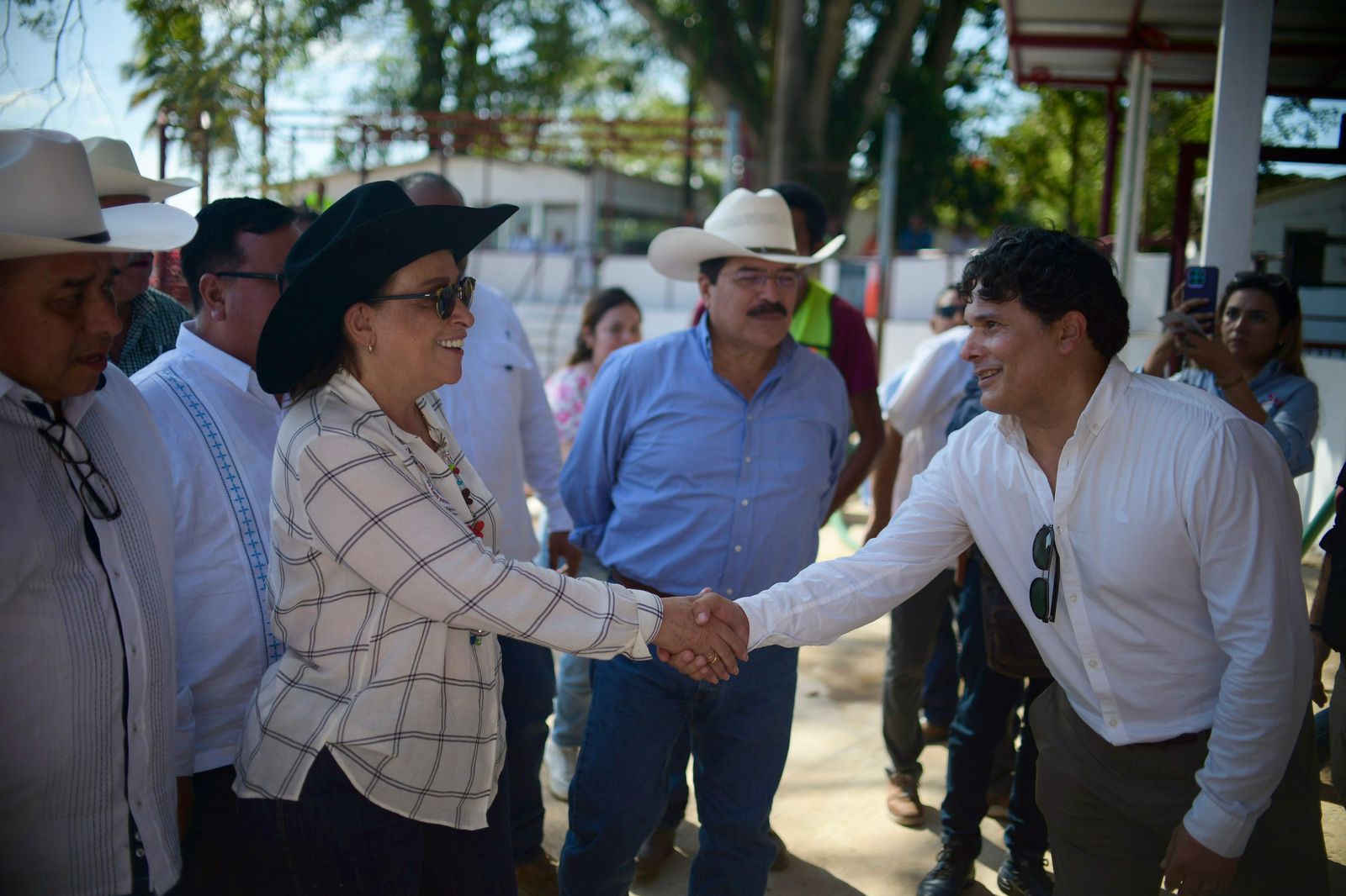 Gobernadora supervisa avances en el Punto de Verificación Paralelo 18