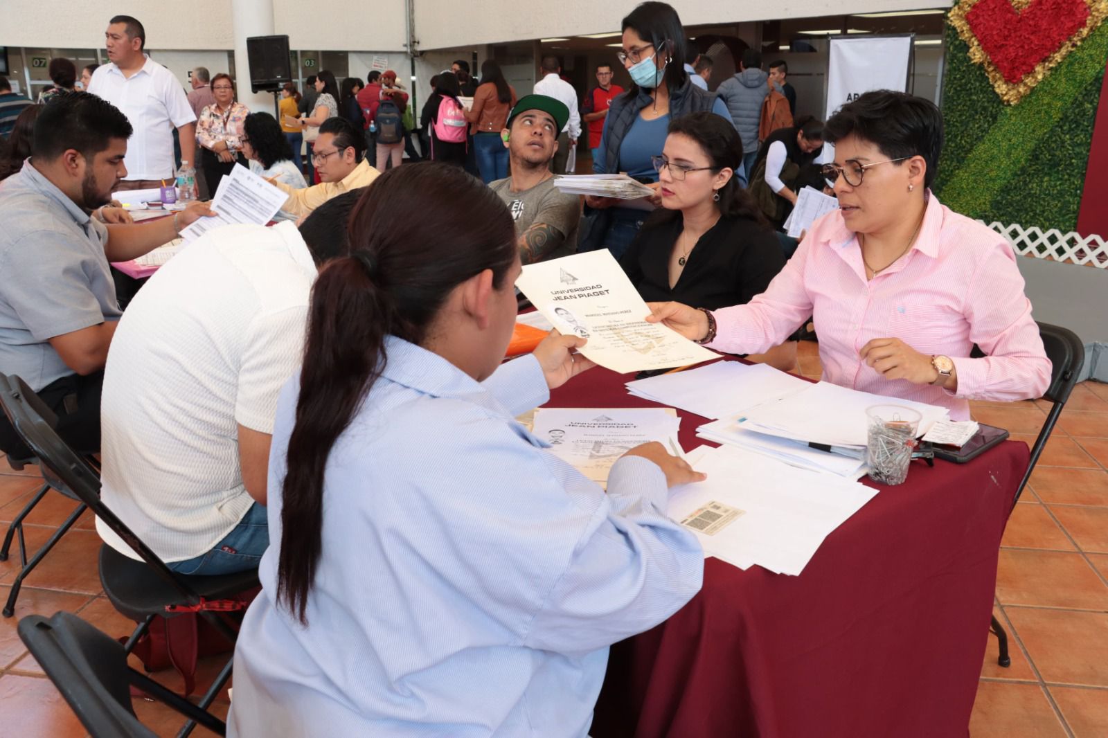 Gobierno de Veracruz asigna 122 nuevas plazas para garantizar la educación