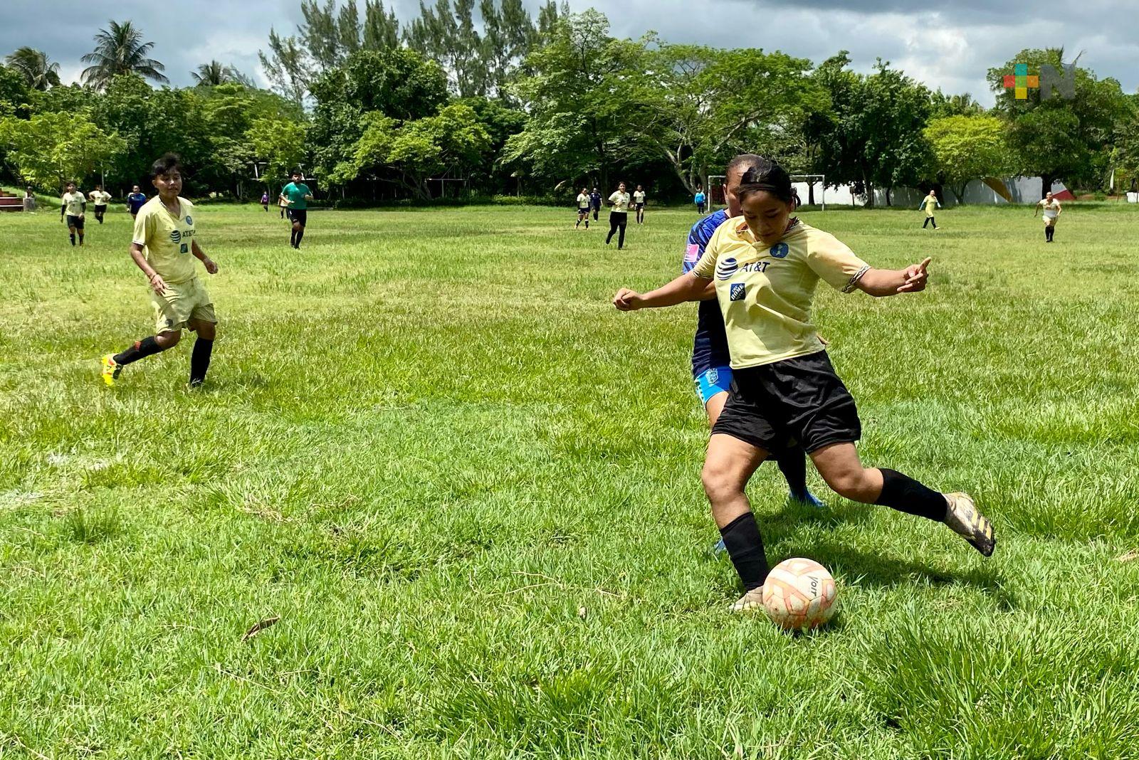 Habrá liga interclubes de futbol femenil