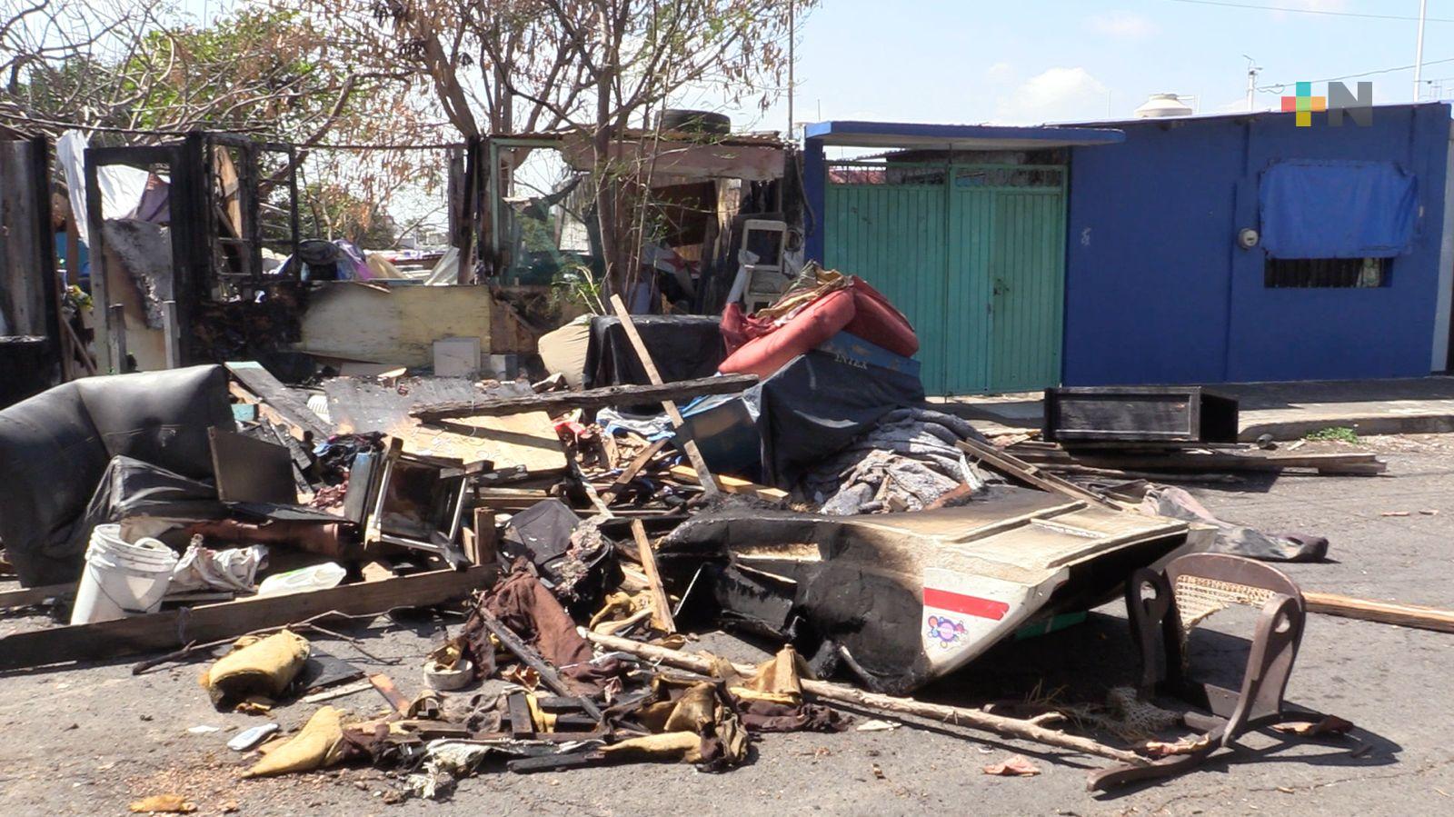 Incendio consume vivienda en colonia de Veracruz puerto