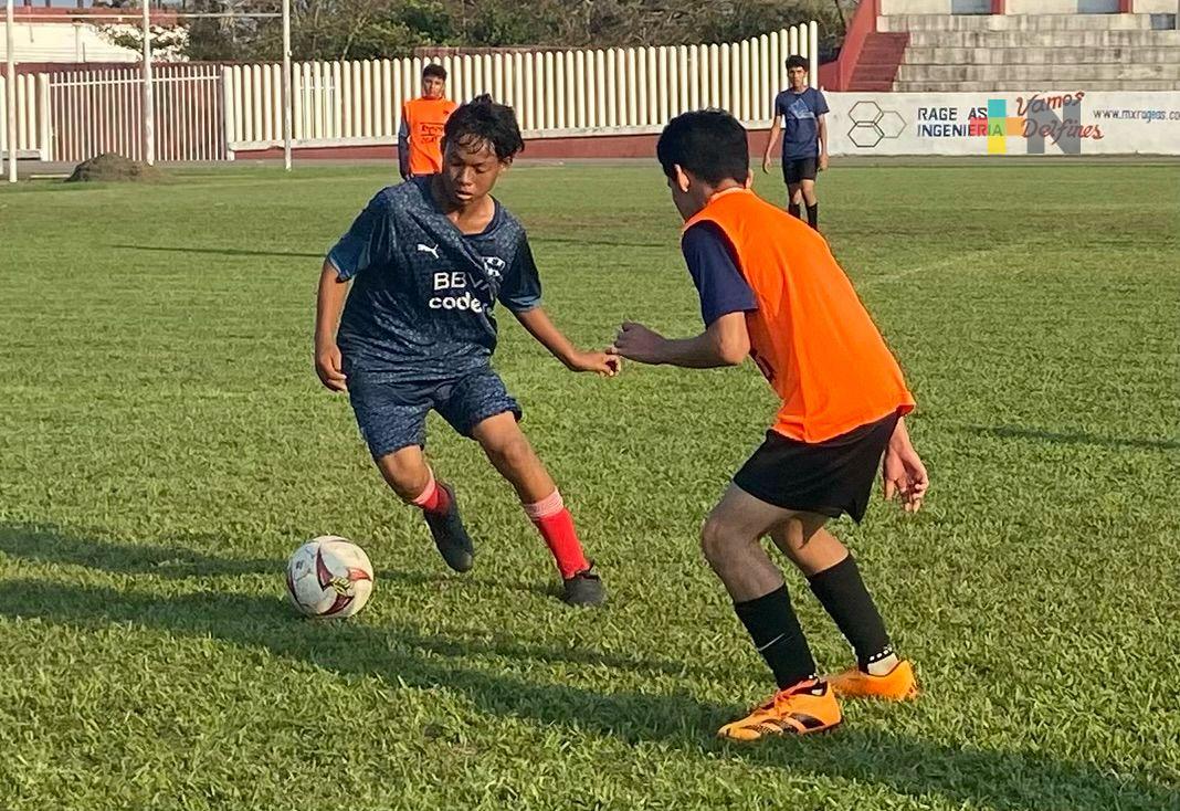 Rayados de Monterrey visita Coatza para detectar jugadores con talento