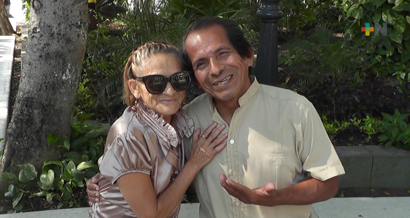 Con viaje a Veracruz celebran más de cuatro décadas de matrimonio