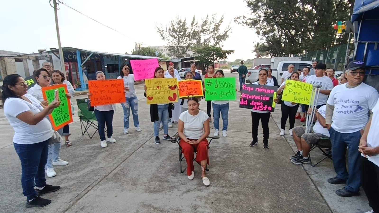 Familiares y amigos de Janeth, víctima de violenta agresión, marchan para pedir pena máxima a atacante
