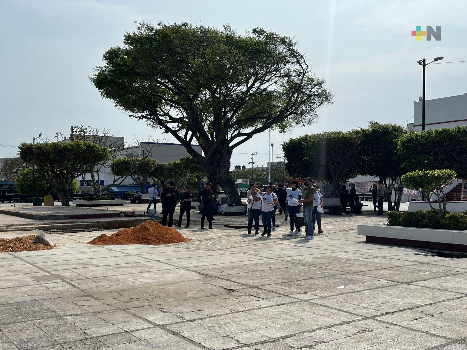 Autoridades de Coatza apoyan diligencia de difusión de madres buscadoras de Poza Rica