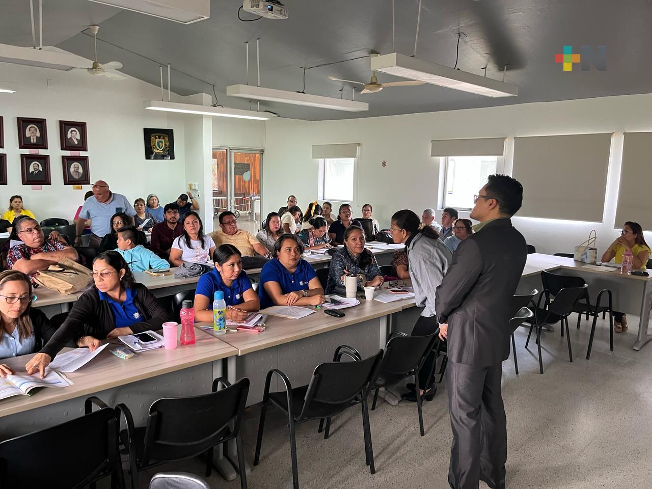 Maestros de educación especial reciben talleres para mejorar la enseñanza
