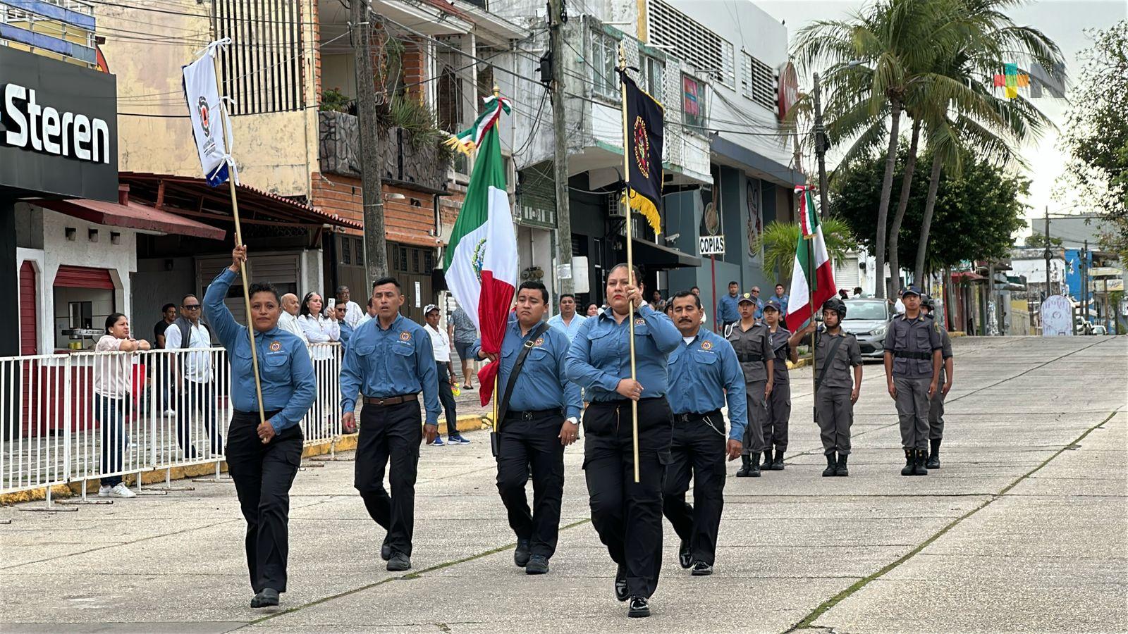 En Coatza realizan desfile alusivo al Día de la Bandera
