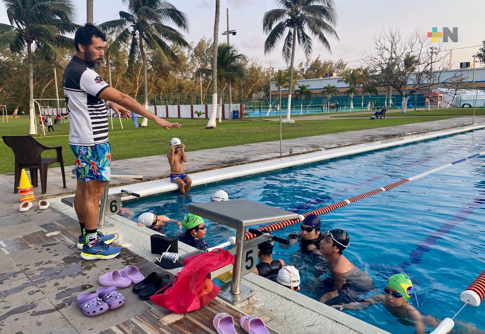 Deportistas de Coatza entrenan rumbo al selectivo estatal de triatlón