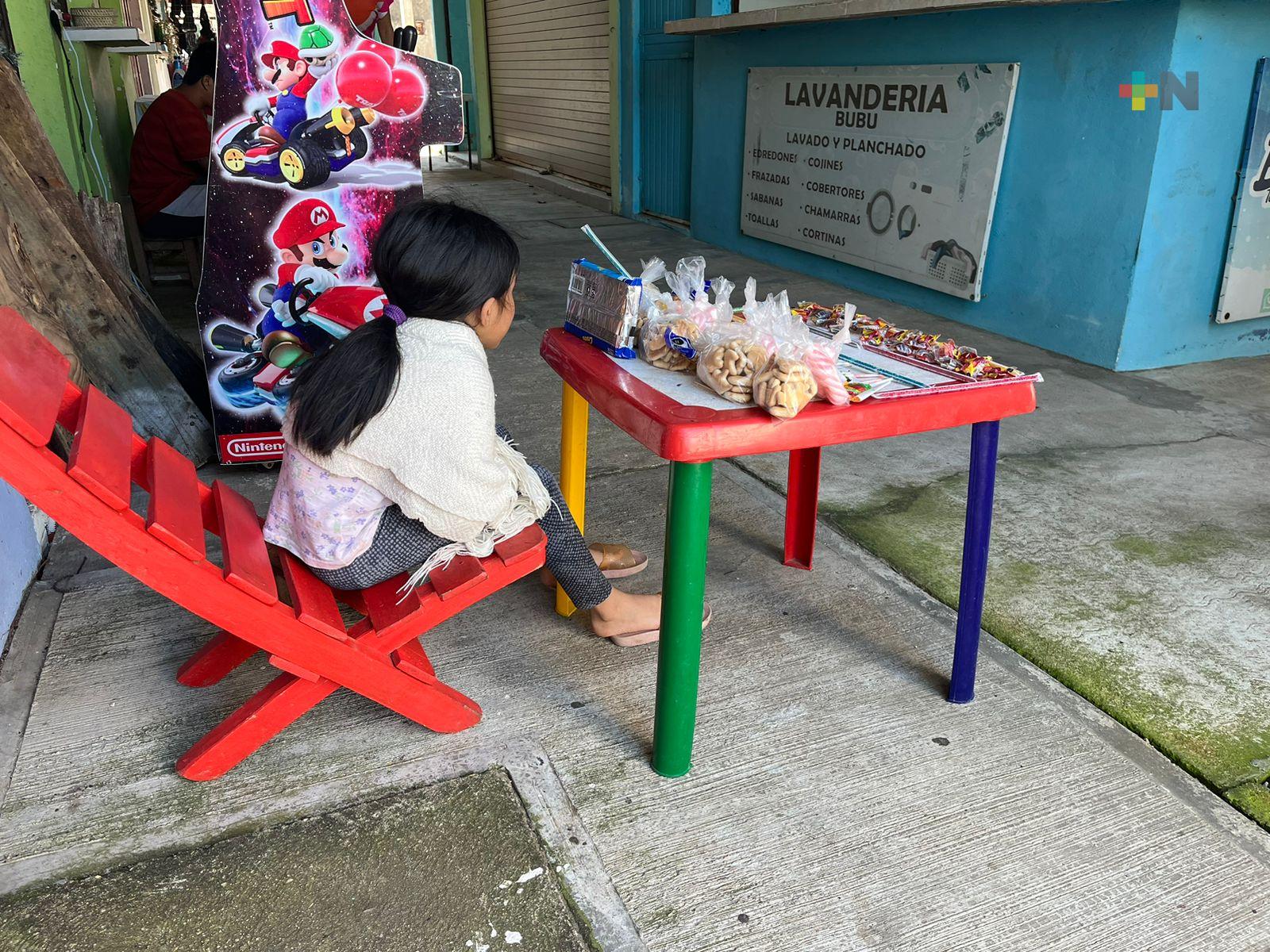 Pequeña de ocho años vende dulces para pagar cirugía de paladar hendido