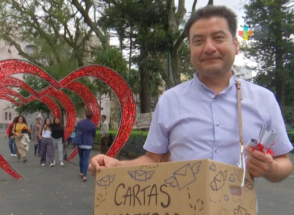 Obsequian cartas a xalapeños para promover la lectura