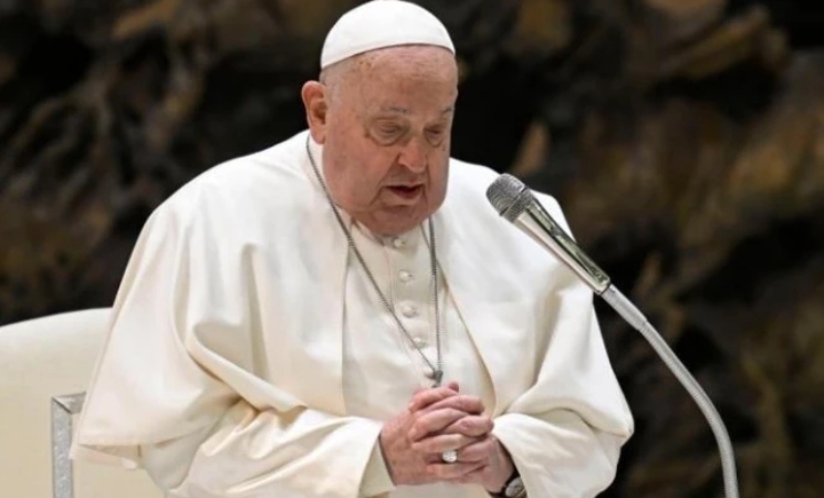 Médicos del Papa señalan mejoría en su salud