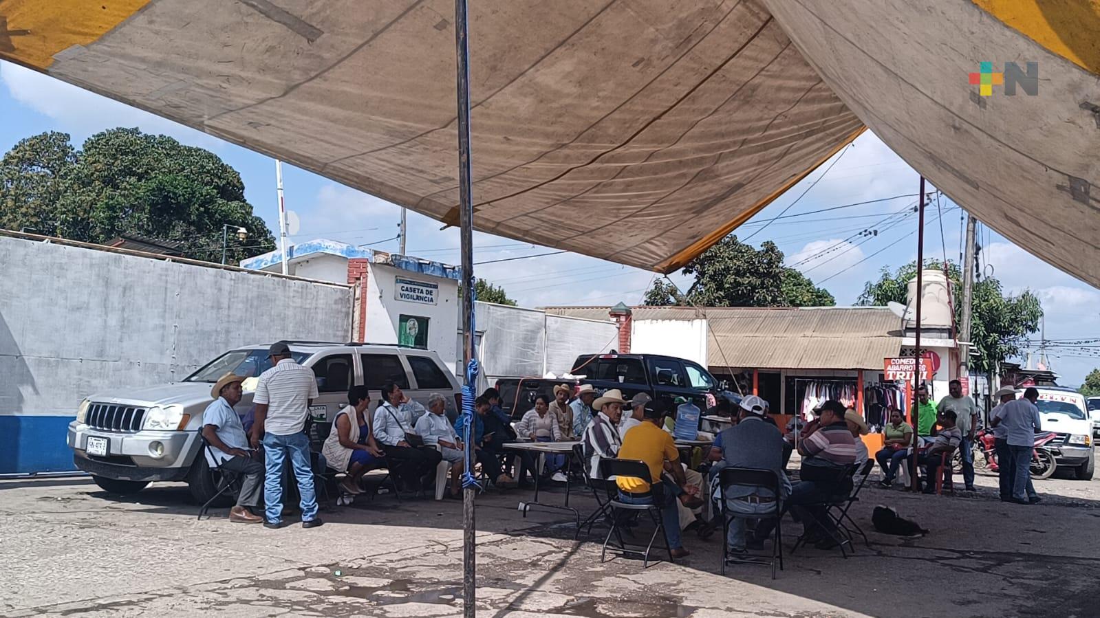 Cañeros de Cuichapa protestan por entrada de producto contaminado que afecta producción