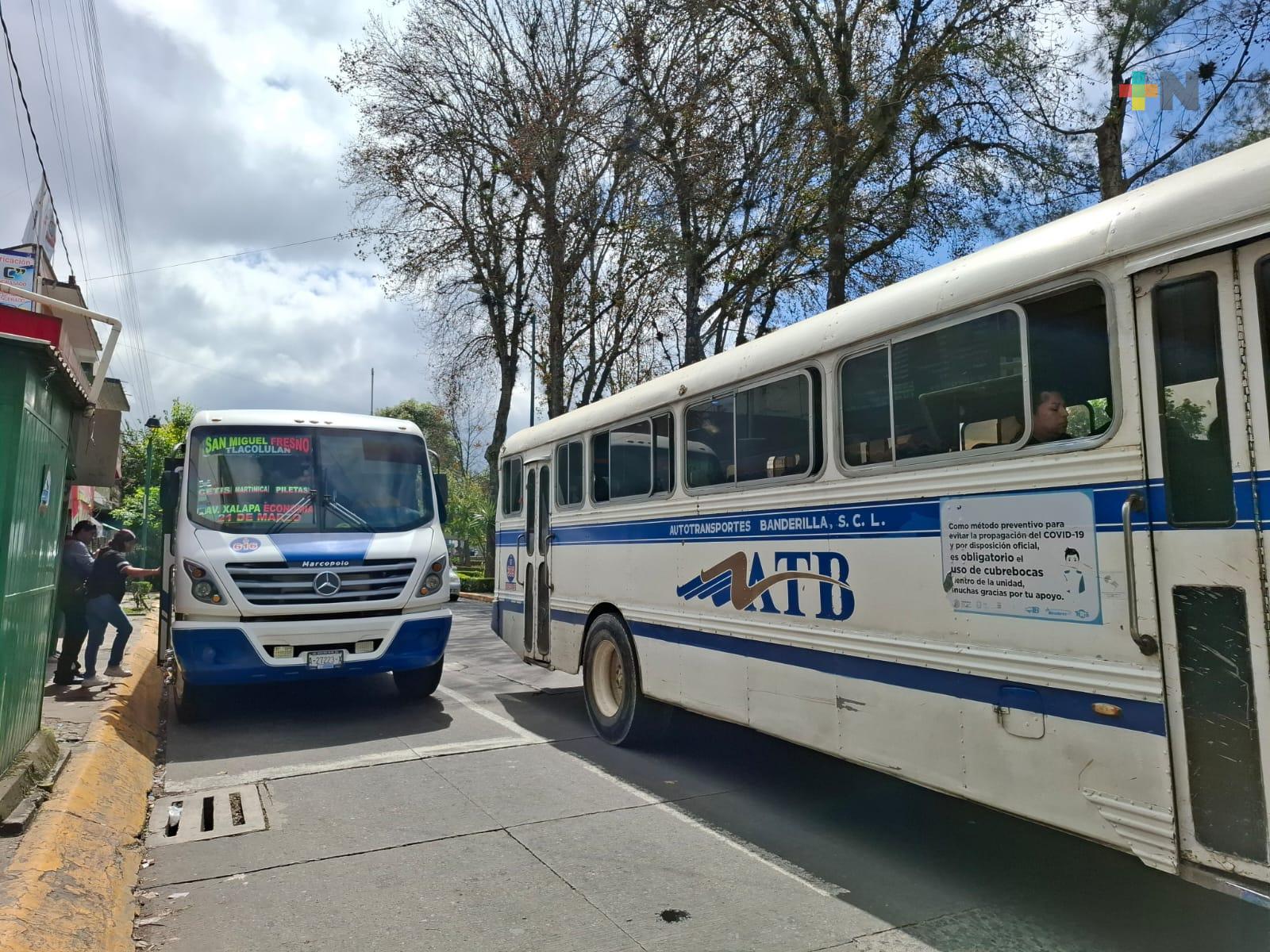 Usuarios se quejan por calidad de servicio de transporte público de Xalapa