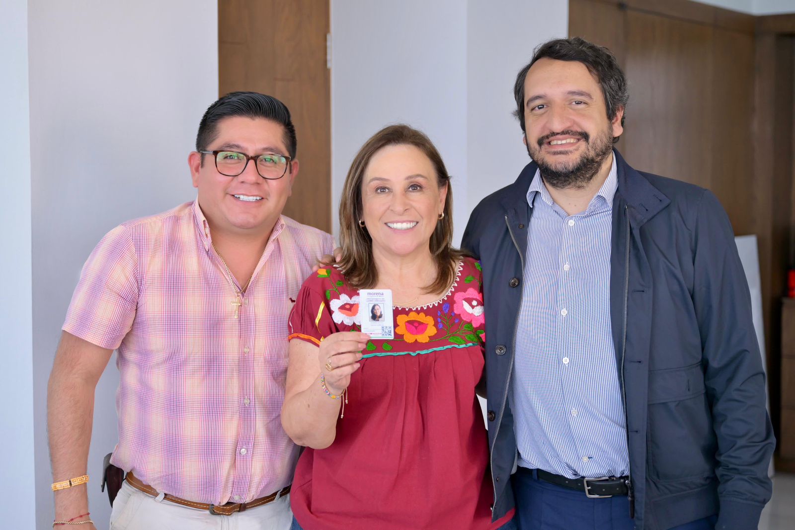 Rocío Nahle renueva su afiliación a MORENA