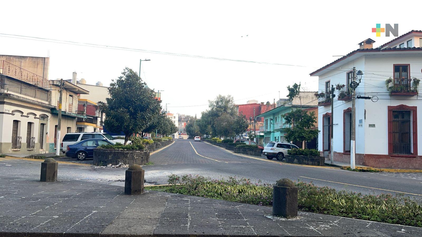 Cielo despejado a medio nublado, con probabilidad baja de lluvias